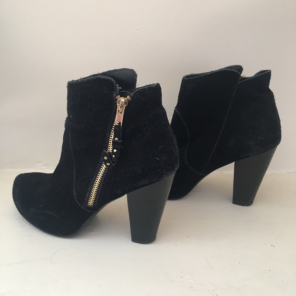 Steve Madden Black Bootie. Size 8.